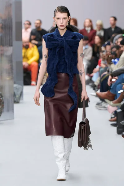 Look 17